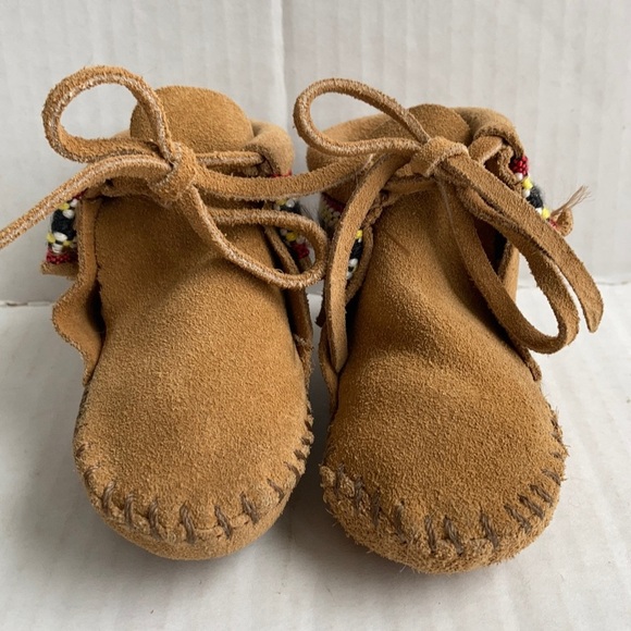 Baby Minnetonka Moccasin brown suede yellow black red braided booties with tie - Picture 3 of 15